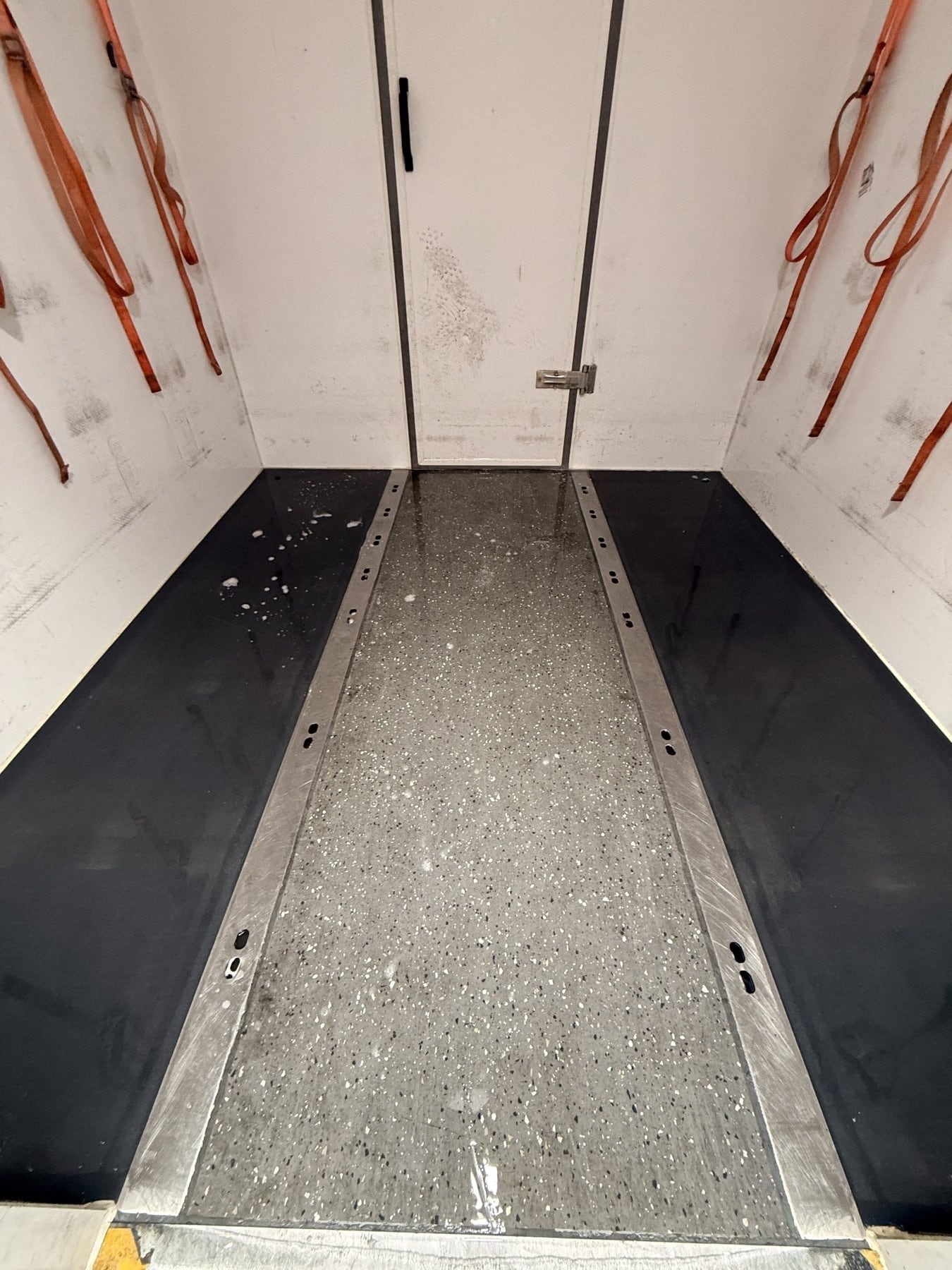 Refrigerated commercial vehicle load space during internal cleaning